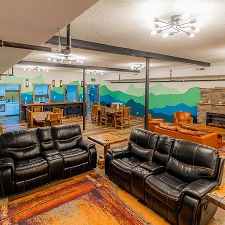 Pintler'S Portal Hostel